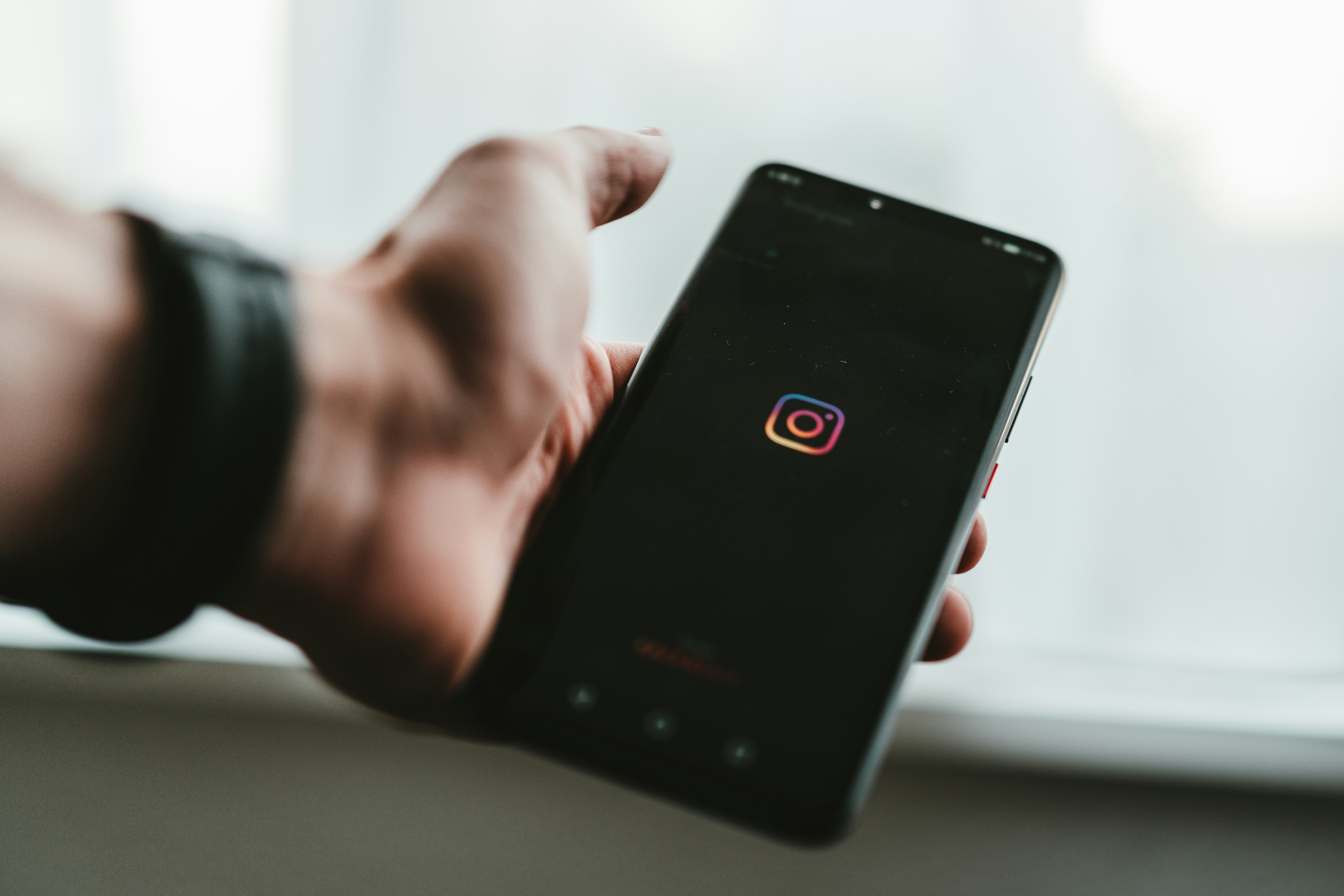 Özel Instagram Hikayelerini Görebilir misiniz? Bilmeniz Gereken Mitler ve Riskler