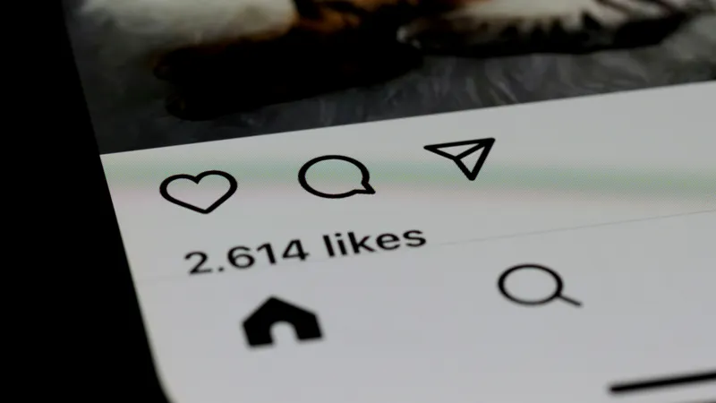 Скачать старые истории Instagram — что возможно, а что нет (Архивы и Актуальное объяснено)